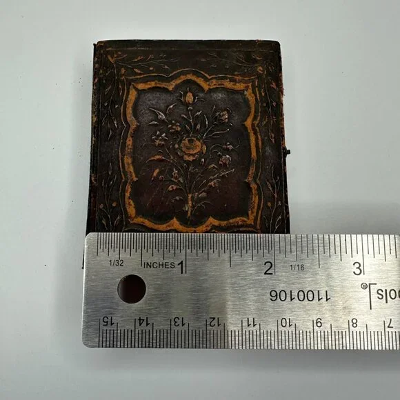 Antique Daguerreotype Photograph 1/9th Plate Victorian Woman Book Leather Case - Picture 13 of 14